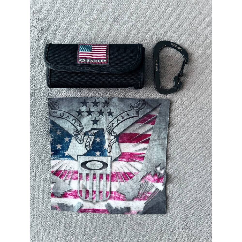Oakley SI Lens Cleaning Kit Case & Cloth — US Flag Molon Labe No Spray)